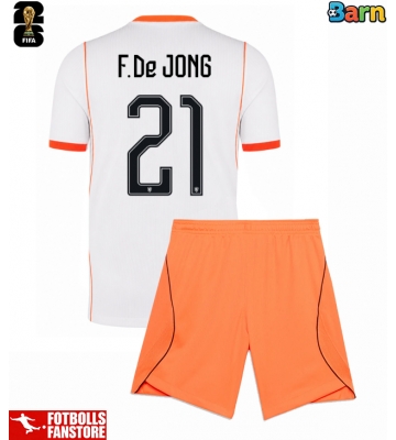 Nederländerna Frenkie de Jong #21 Bortatröja Barn VM 2026 Kortärmad (+ Korta byxor)